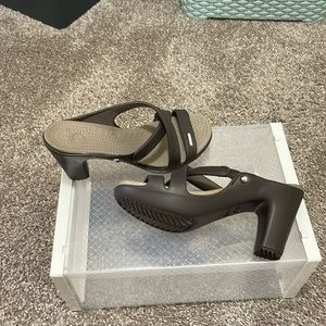 Ladies croc heel sandals brown